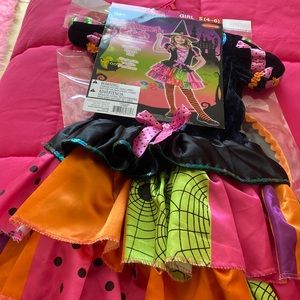 Girls witch Halloween costume